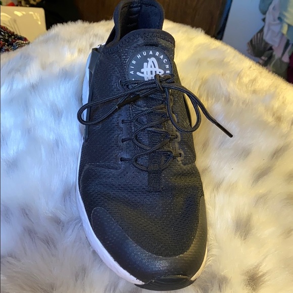 Nike’s - Picture 2 of 3